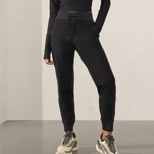 Athleta Headlands Hybrid Trek Mid Rise Jogger Black Petite Size 2P